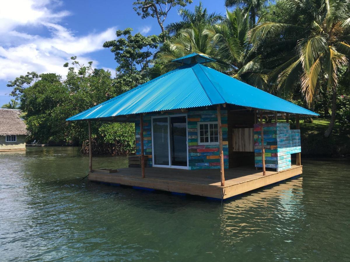 El Toucan Loco Floating Lodges Tierra Oscura 外观 照片