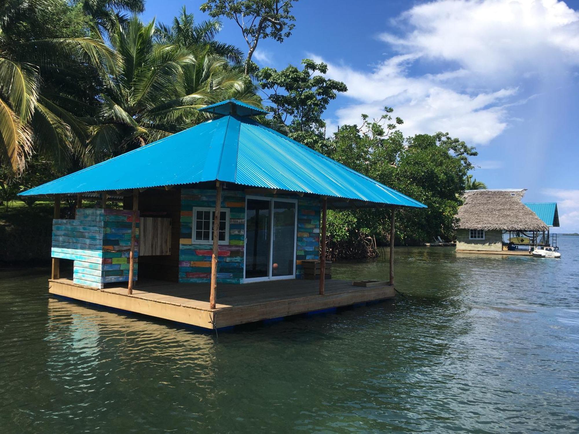El Toucan Loco Floating Lodges Tierra Oscura 外观 照片
