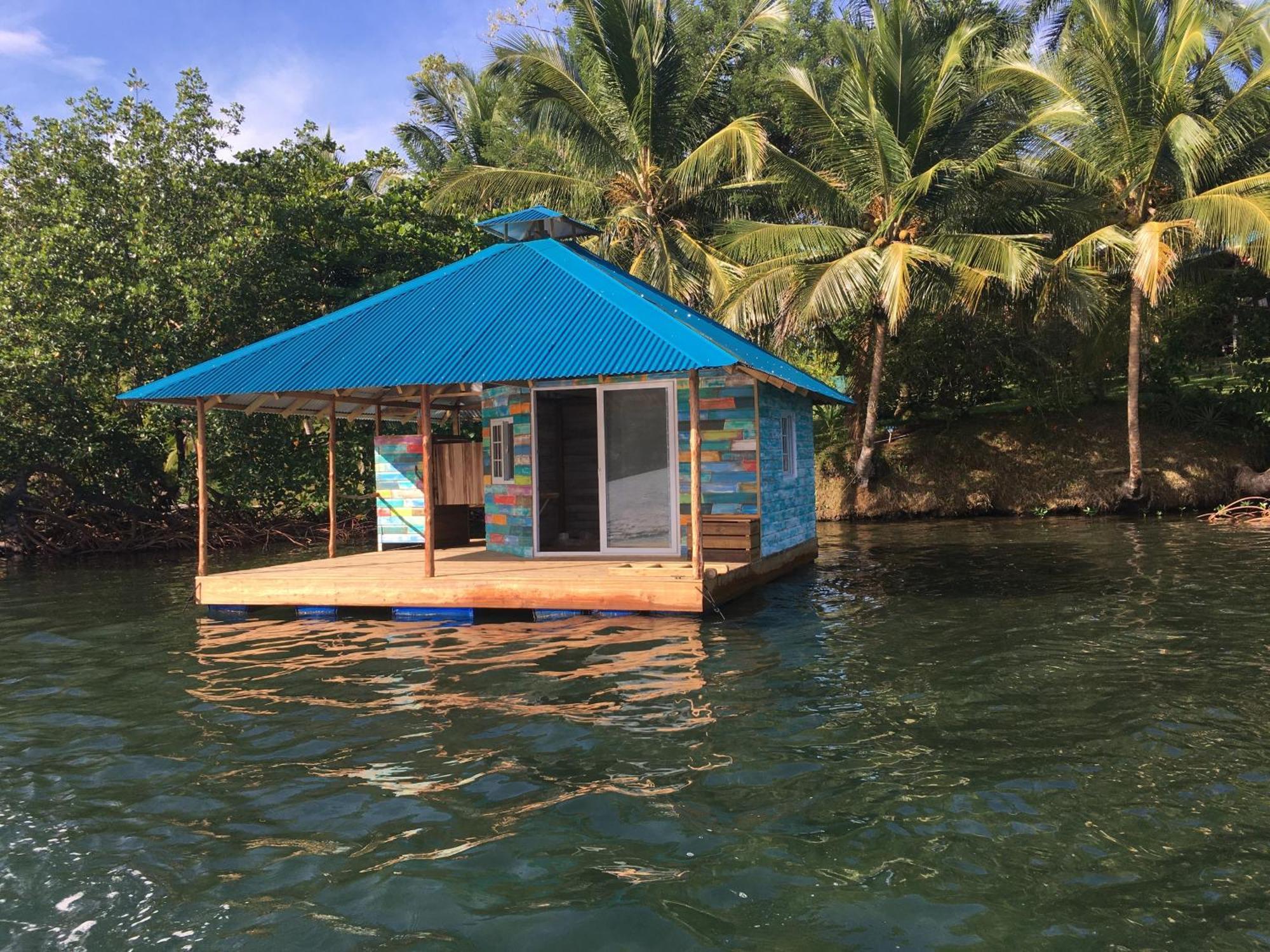 El Toucan Loco Floating Lodges Tierra Oscura 外观 照片