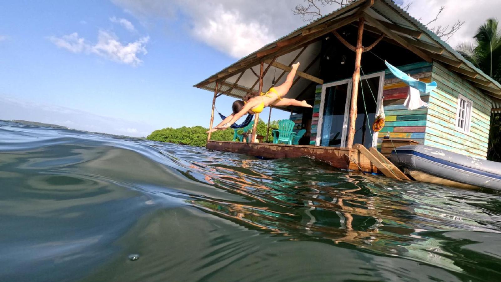 El Toucan Loco Floating Lodges Tierra Oscura 外观 照片